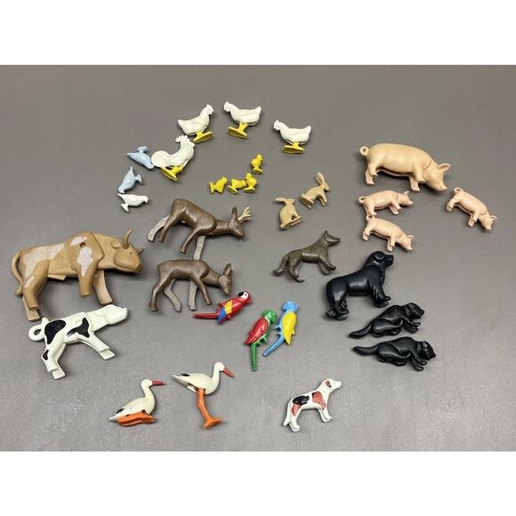 Vintage Playmobil Animals Lot Steer Calf Pigs Chickens Dogs Parrots 31 Pieces - Picture 1 of 6